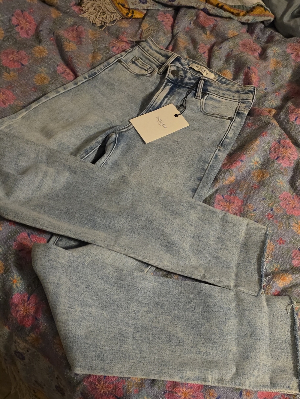 Women’s Straight Leg Jeans in Light Wash